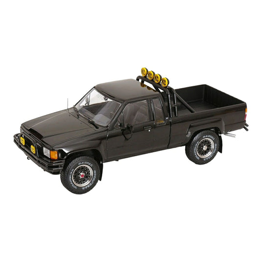 【予約】2026年発売予定 Toyotaトヨタ ハイラックス ピックアップトラック Xtra Cab 4x4 1985 ブラック 映画バック・トゥ・ザ・フューチャー / KK-SCALE 1/18 ミニカー トラック模型