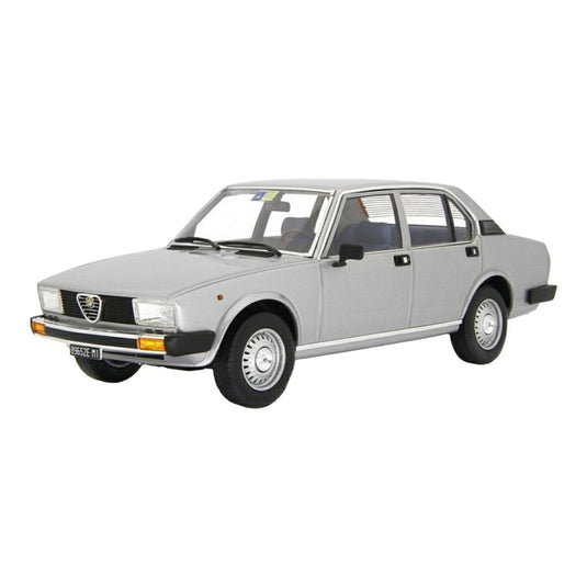 Alfa Romeoアルファロメオ Alfettaアルフェッタ 2.0 L 1978 シルバー / LAUDO-RACING 1/18 ミニカー