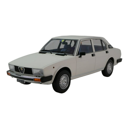 Alfa Romeoアルファロメオ Alfettaアルフェッタ 2.0 L 1978 ホワイト / LAUDO 1/18 ミニカー