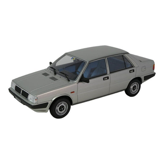 Lanciaランチア Prismaプリズマ 1300 Intermedia 1985 シルバー / LAUDO 1/18 ミニカー