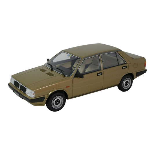 Lanciaランチア Prismaプリズマ 1300 Intermedia 1985 ゴールド / LAUDO 1/18 ミニカー