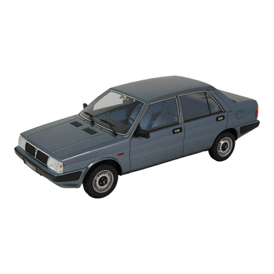 Lanciaランチア Prismaプリズマ 1300 Intermedia 1985 ブルー / LAUDO 1/18 ミニカー