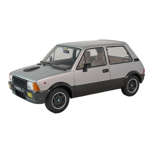 Innocentiイノチェンティ De Tomasoデトマソ ターボ 1983 シルバー / LAUDO 1/18 ミニカー