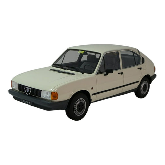 Alfa Romeoアルファロメオ Alfasudアルファスッド 1.2 4 Porte 1980 ホワイト / LAUDO 1/18 ミニカー