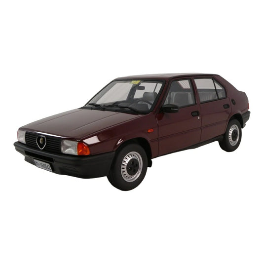Alfa Romeoアルファロメオ 33 1.3 S 1985 レッド / LAUDO 1/18 ミニカー