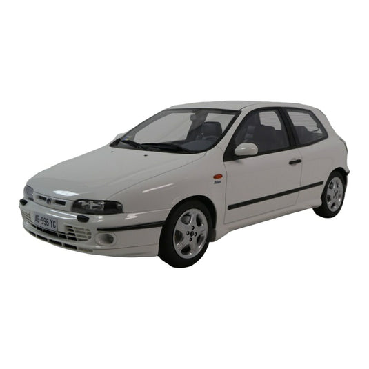 Fiatフィアット Bravoブラボー 2.0 HGT 1995 ホワイト / LAUDO 1/18 ミニカー