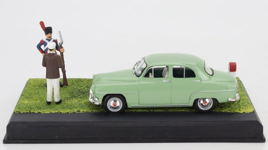 SIMCAシムカ P60 1961 フィギュア付 ライトグリーン LA ROUTE BLEU-DIORAMA-COLLECTION / EDICOLA 1/43 ミニカー