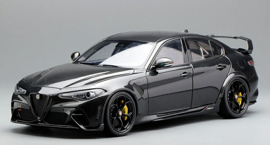 【予約】2026年発売予定ALFA ROMEO Giulia GTAm 2021 カーボンファイバーブラック 999台限定/ MOTORHELIX 1/18 ミニカー