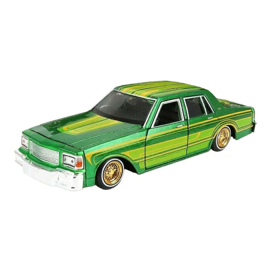 Chevroletシボレー Capriceカプリス カスタム 1987 グリーン イエロー / MAISTO 1/26 ミニカー
