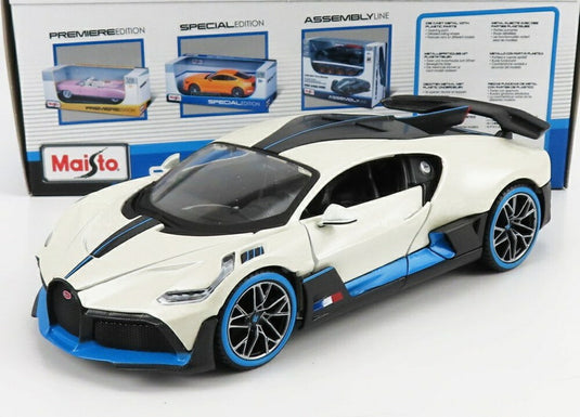 BUGATTI DIVO 2018 ホワイト/ MAISTO 1/24 ミニカー