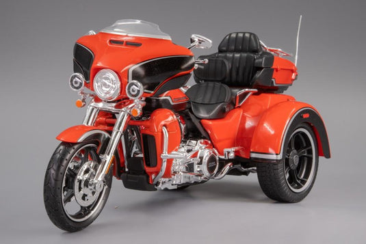 Harley-Davidson CVO Tri-Glide Ultra 2021 オレンジメタリック/ MAISTO 1/12 ミニカー