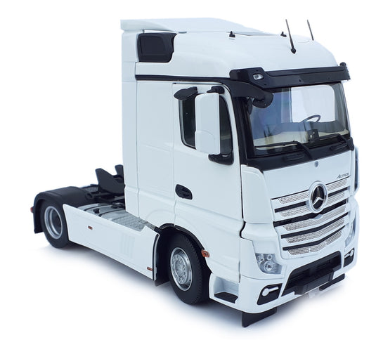 【予約】1月以降発売予定 Mercedes-Benz Actros Streamspace 4x2 ホワイト トラック / MARGEMODELS 1/32 建設機械模型 工事車両