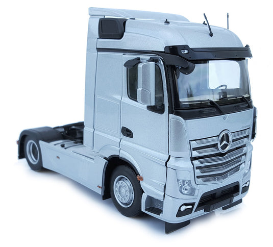 【予約】1月以降発売予定 Mercedes-Benz Actros Streamspace 4x2 シルバー トラック / MARGEMODELS 1/32 建設機械模型 工事車両