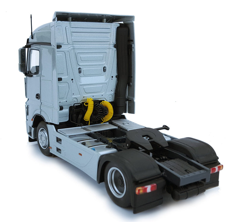 ギャラリービューアに画像をロードする, 【予約】1月以降発売予定 Mercedes-Benz Actros Streamspace 4x2 シルバー トラック / MARGEMODELS 1/32 建設機械模型 工事車両
