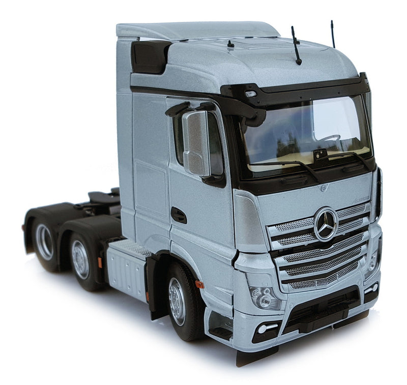 ギャラリービューアに画像をロードする, 【予約】1月以降発売予定 Mercedes-Benz Actros Streamspace 6x2 シルバー トラック / MARGEMODELS 1/32 建設機械模型 工事車両
