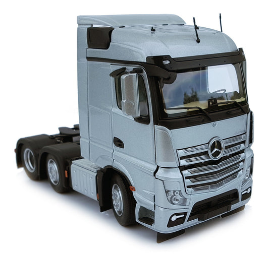 【予約】1月以降発売予定 Mercedes-Benz Actros Streamspace 6x2 シルバー トラック / MARGEMODELS 1/32 建設機械模型 工事車両