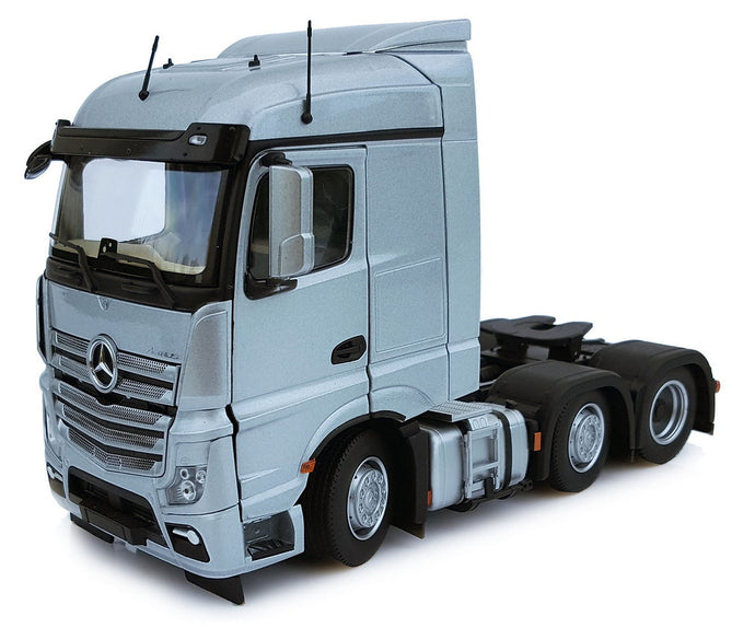 【予約】1月以降発売予定 Mercedes-Benz Actros Streamspace 6x2 シルバー トラック / MARGEMODELS 1/32 建設機械模型 工事車両