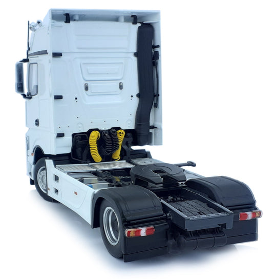 【予約】1月以降発売予定 Mercedes-Benz Actros Bigspace 4x2 ホワイト トラック / MARGEMODELS 1/32 建設機械模型 工事車両