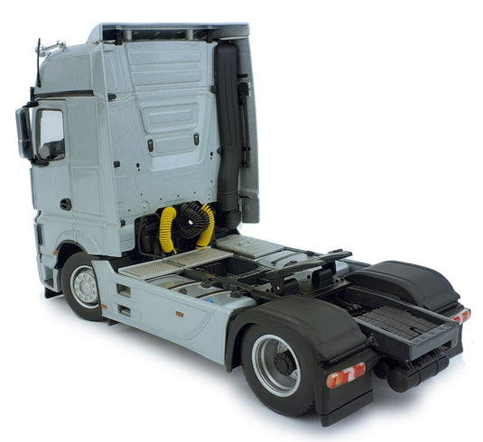 【予約】1月以降発売予定 Mercedes-Benz Actros Bigspace 4x2 シルバー トラック / MARGEMODELS 1/32 建設機械模型 工事車両