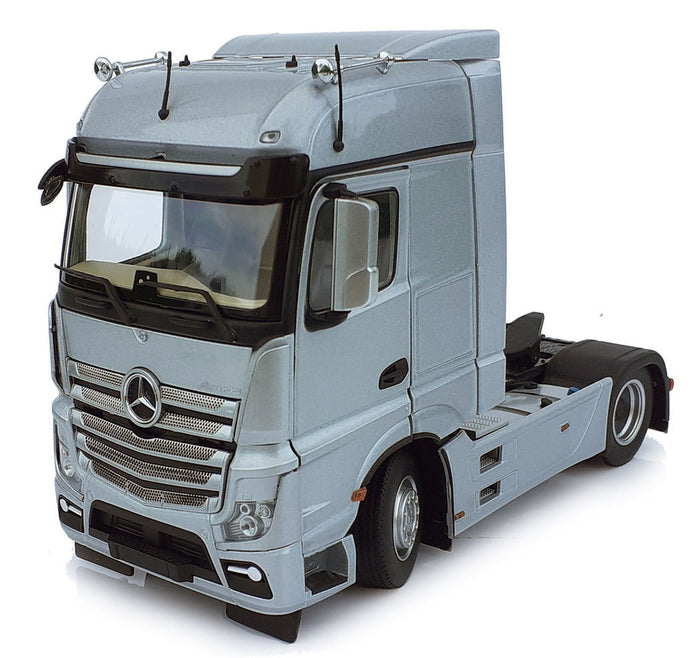 【予約】1月以降発売予定 Mercedes-Benz Actros Bigspace 4x2 シルバー トラック / MARGEMODELS 1/32 建設機械模型 工事車両