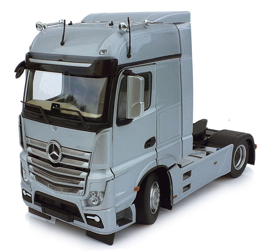 【予約】1月以降発売予定 Mercedes-Benz Actros Bigspace 4x2 シルバー トラック / MARGEMODELS 1/32 建設機械模型 工事車両