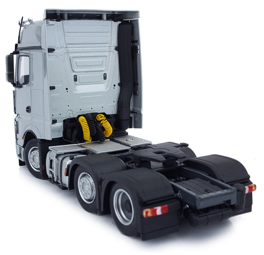 【予約】1月以降発売予定 Mercedes-Benz Actros Bigspace 6x2 シルバー トラック / MARGEMODELS 1/32 建設機械模型 工事車両