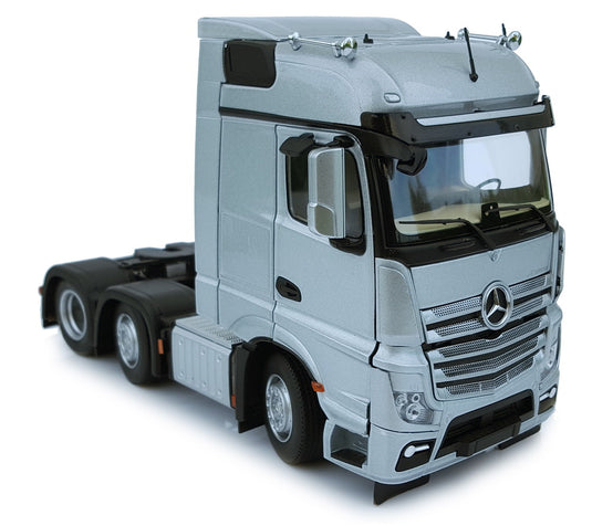 【予約】1月以降発売予定 Mercedes-Benz Actros Bigspace 6x2 シルバー トラック / MARGEMODELS 1/32 建設機械模型 工事車両