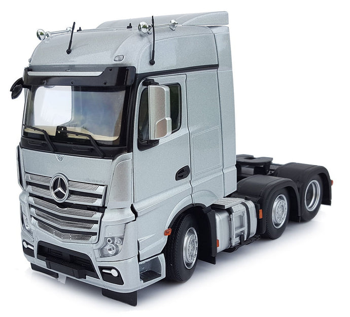 【予約】1月以降発売予定 Mercedes-Benz Actros Bigspace 6x2 シルバー トラック / MARGEMODELS 1/32 建設機械模型 工事車両