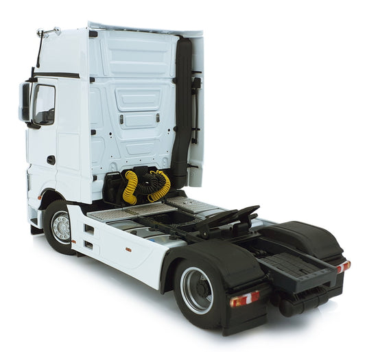 【予約】1月以降発売予定 Mercedes-Benz Actros Gigaspace 4x2 ホワイト トラック / MARGEMODELS 1/32 建設機械模型 工事車両