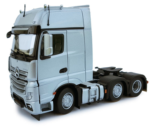 【予約】1月以降発売予定 Mercedes-Benz Actros Gigaspace 6x2 トラック / MARGEMODELS 1/32 建設機械模型 工事車両
