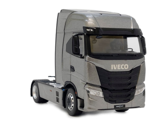 【予約】1月以降発売予定 Iveco S-Way 4x2 ダークグレー トラック / MARGEMODELS 1/32 建設機械模型 工事車両
