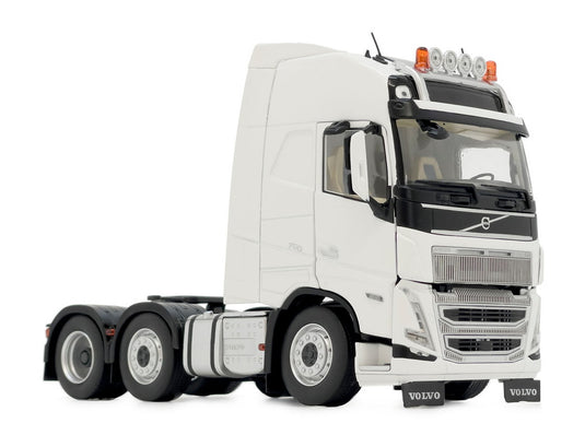【予約】1月以降発売予定 Volvo FH5 トラック 6x2 クリアホワイト トラック / MARGEMODELS 1/32 建設機械模型 工事車両