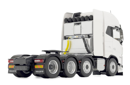 【予約】1月以降発売予定 Volvo FH5 トラック 8x4 クリアホワイト トラック / MARGEMODELS 1/32 建設機械模型 工事車両