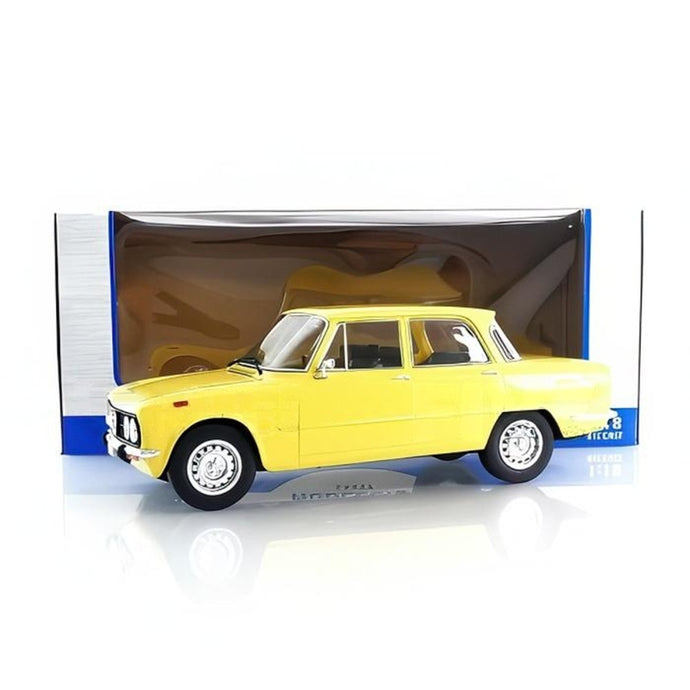 ALFAROMEO Giulia Nuova Super 1974/ MCG 1/18 ミニカー