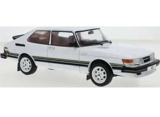 1981 Saab 900 ターボ ホワイトMCG 1/18ミニカー