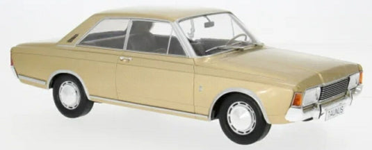 【予約】2026年発売予定FORD ENGLANDフォード イングランド P7B クーペ 1968 ベージュ / MCG 1/18 ミニカー