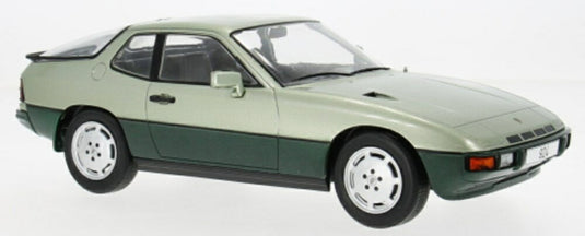 【予約】2026年発売予定PORSCHEポルシェ 924 ターボ 1979 ダークグリーン ダークグレー / MCG 1/18 ミニカー