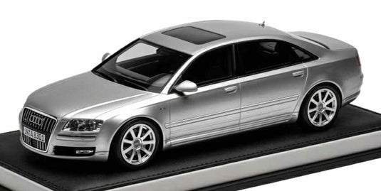 【予約】8-10月以降発売予定AUDI A8 L W12 QUATTRO 2008 アイスシルバー 69台限定/ MOTORHELIX 1/18 ミニカー