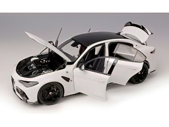 【予約】12月以降発売予定ALFA ROMEO - GIULIA GTA 2021 + ENGINE AND BIANCO TROFEO WHITE MET /MOTORHELIX 1/18ミニカー