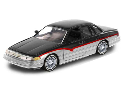 1998 フォード クラウン ビクトリア ブラック/シルバー 働く車 ミニカー / Motor Max 1/24 ミニカー