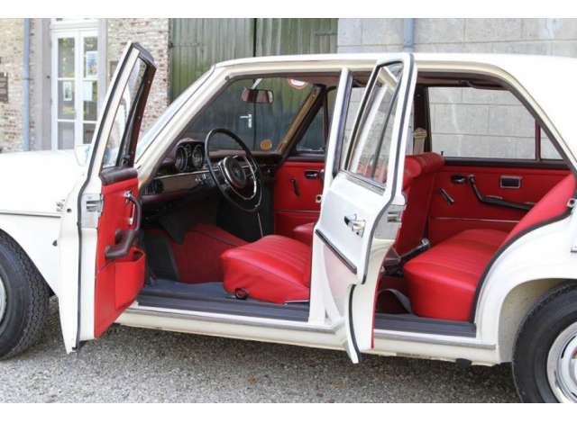 ギャラリービューアに画像をロードする, 1965-1967 Mercedes Benz 250 SE with red Interior, white/Norev 1/18ミニカー 1000台限定
