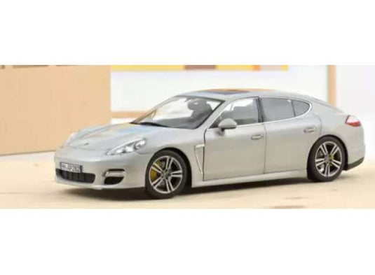 2009 ポルシェ パナメーラ ターボ シルバー/ Norev  1/18 ミニカー