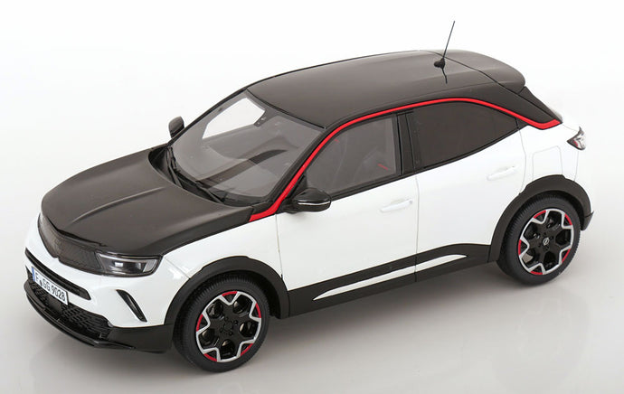 オペル モッカe GSライン 2021/ OTTO 1/18 ミニカー