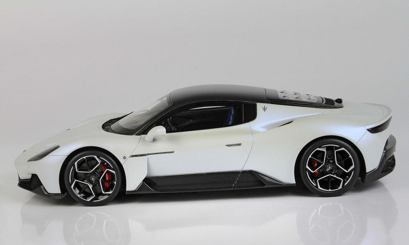 ギャラリービューアに画像をロードする, Maserati MC20Bianco Audace /Carbon Roof/BBR 1/18ミニカー
