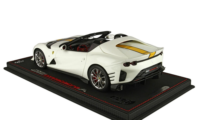 ギャラリービューアに画像をロードする, Ferrari 812 Competizione AAvus White Con Riga Gialla/BBR 1/18ミニカー
