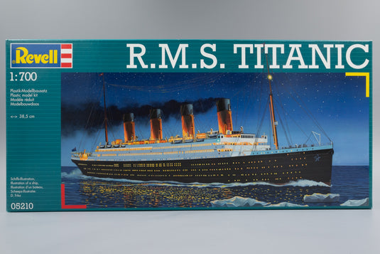 RMS Titanic タイタニック 組み立てプラモキット模型 艦船 /Revell 1/700