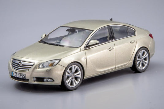 Opel Insignia A Hatchback 2009 ベージュメタリック/ Schuco 1/43 ミニカー