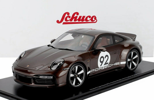 PORSCHE 911 992 Sport Classic クーペ N 92 ヘリテージデザインパッケージ 2023 ブラウン / Schuco 1/12 ミニカー