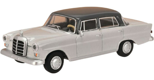 Mercedes Benz 200D rear fin ライトグレー / Schuco 1/64 ミニカー