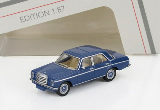 MERCEDES BENZ 200D W114 セダン 1968 ブルー/ Schuco 1/87 ミニカー